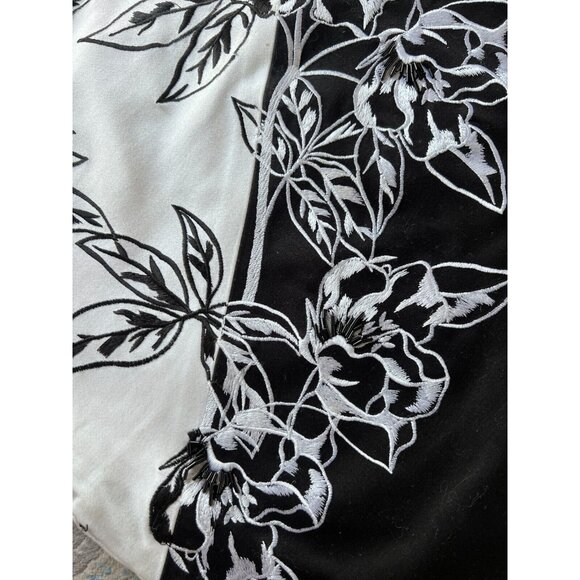 Vintage Caché ASYMMETRICAL Skirt Size 8 Black & White Fringe Floral Embroidery - Picture 11 of 16